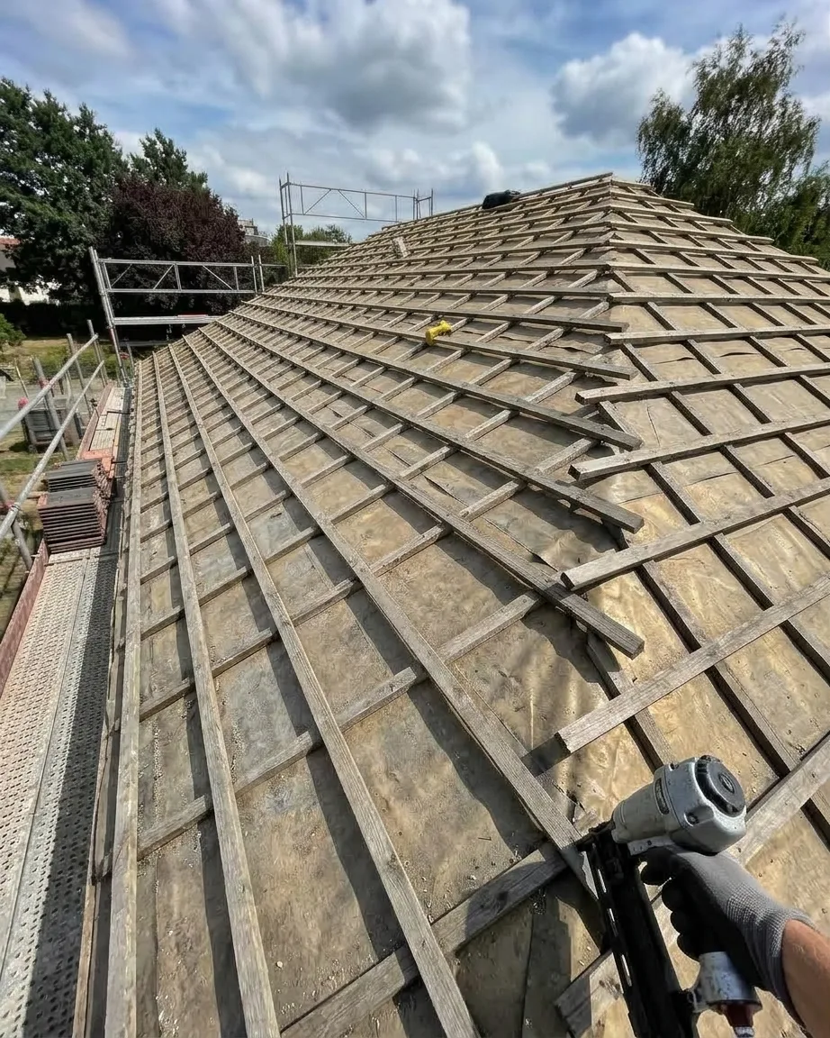 Couvreur à Le Mée-sur-Seine — avant (chantier 1) Couvreur à Le Mée-sur-Seine — avant (chantier 1)